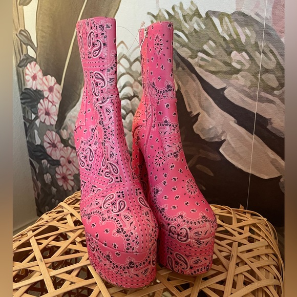 NWOT Pazzle pink paisley Bandanna print  Platform  Heel sky high boots size 7 - Picture 3 of 7